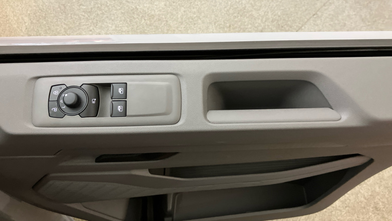 Volkswagen Transporter T32 Lwb Electric 160kW 65kWh Commerce Pro Kombi Van Auto